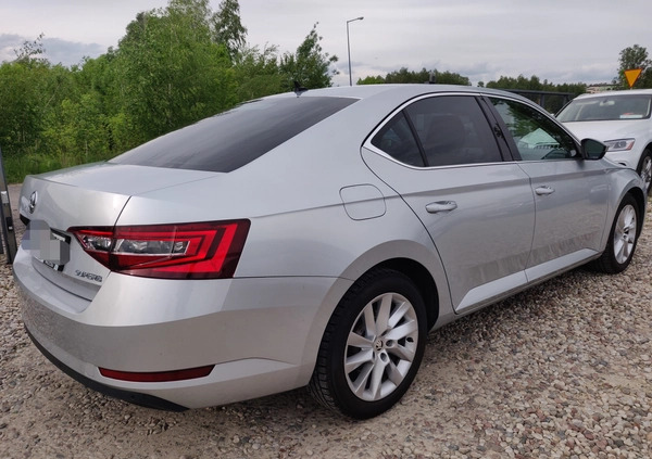 Skoda Superb cena 62900 przebieg: 250000, rok produkcji 2018 z Ostrołęka małe 704